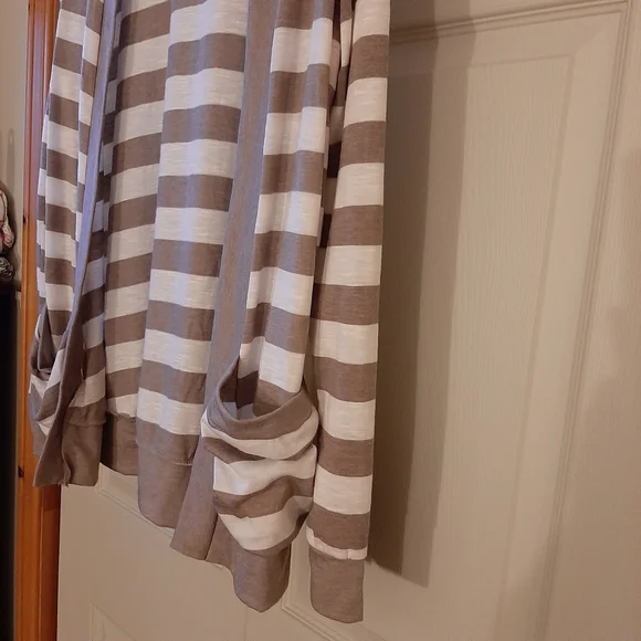 Urban Behavior Open Cardigan - Picture 3 of 6